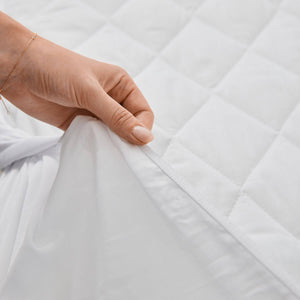 Essential Waterproof Fitted Sheet With Soft Absorbent Top Layer